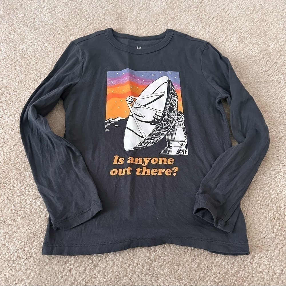 EUC GAP Little Boys Long Sleeved Graphic T-Shirt!